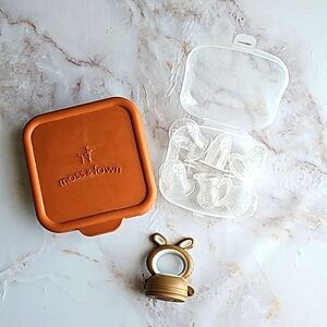 Moss & Fawn ice tray and silicone teether feeder set Forage Feeder